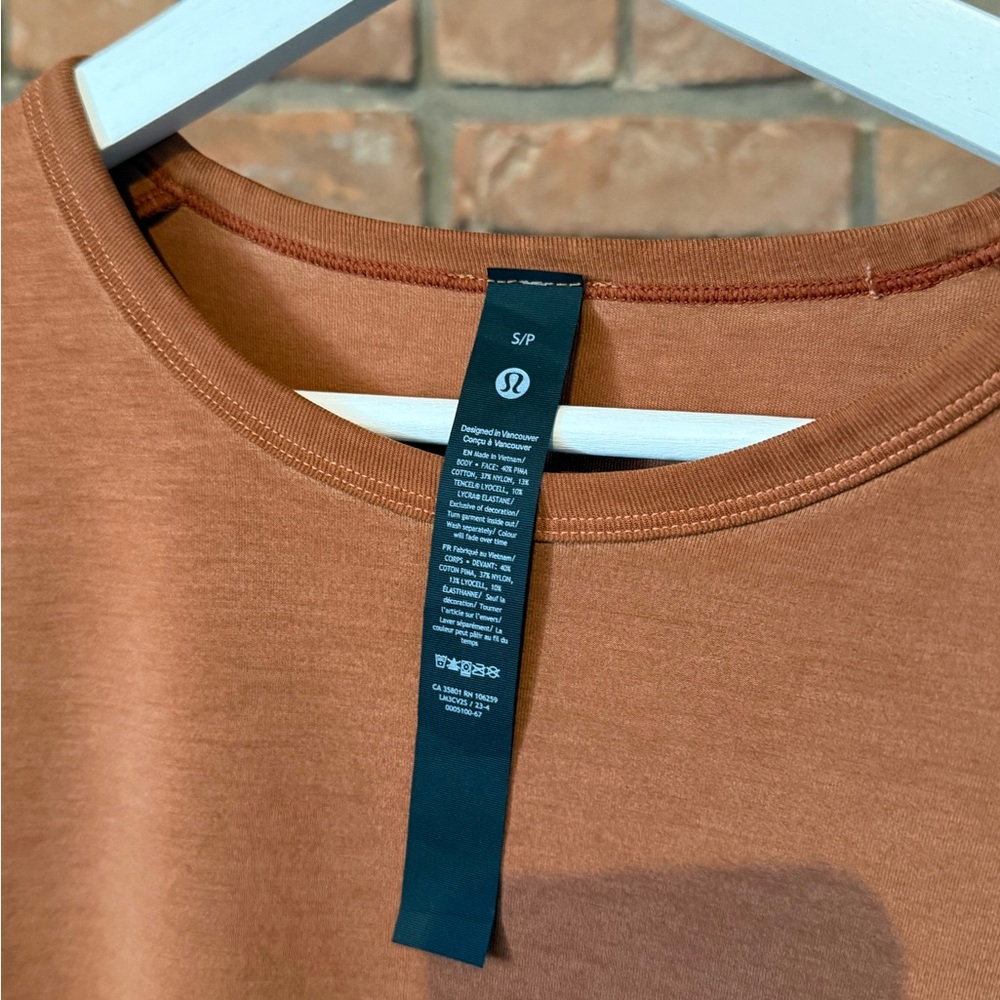 Lululemon T-Shirt - Picture 3 of 3